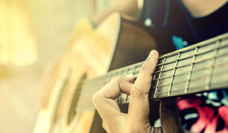 The easiest way to Buy an Acoustic guitar